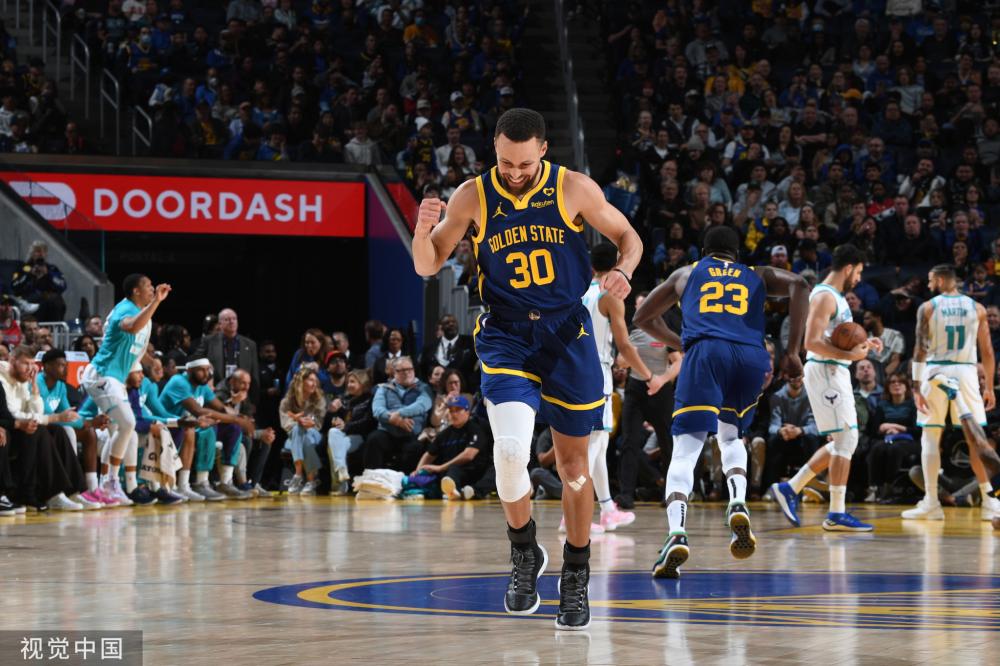 足在与拜仁 足在与拜仁