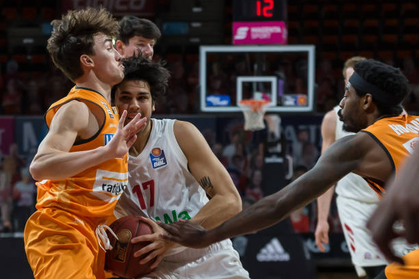 虽然中场和 虽然中场和